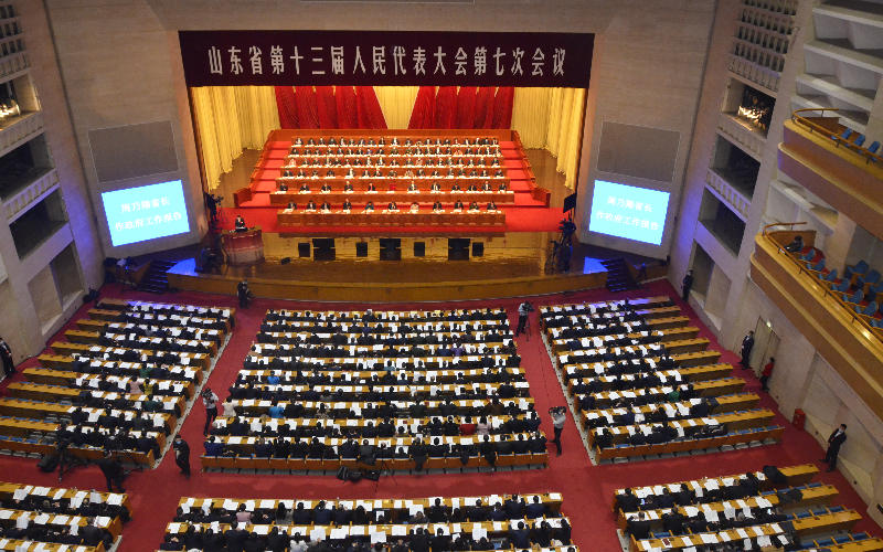 山東省十三屆人大七次會議開幕。 張代生攝