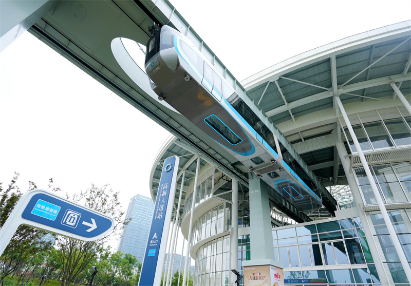 9月26日，我國首列商用空軌列車投入運營。張進剛攝