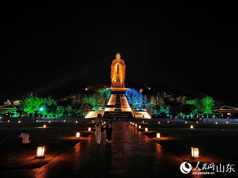 尼山圣境夜景。人民網(wǎng)記者 栗翹楚攝