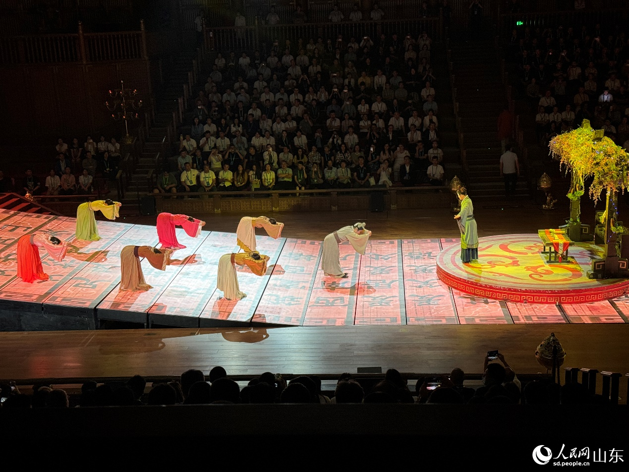 《金聲玉振》演出現(xiàn)場。人民網(wǎng) 鄭昕橋攝