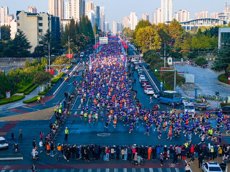 2023年日照馬拉松現(xiàn)場。日照市委宣傳部供圖