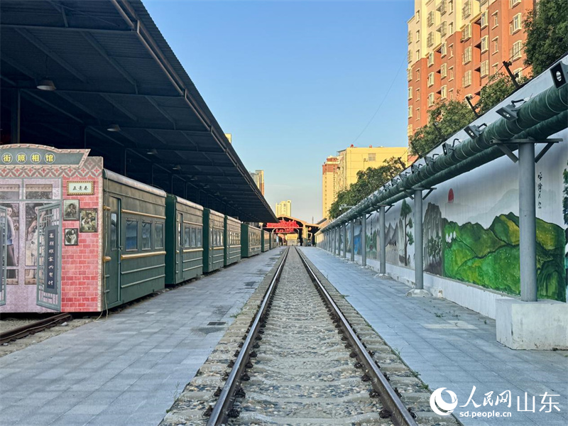 糧食鐵路專用線。人民網(wǎng) 鄭昕橋攝。