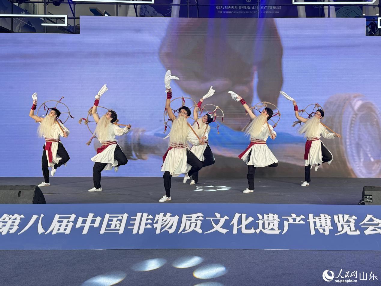 開幕式上的表演。人民網(wǎng) 鄭昕橋攝