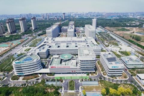 山東大學齊魯醫(yī)院德州醫(yī)院中心院區(qū)外景圖。 齊魯?shù)箩t(yī)供圖