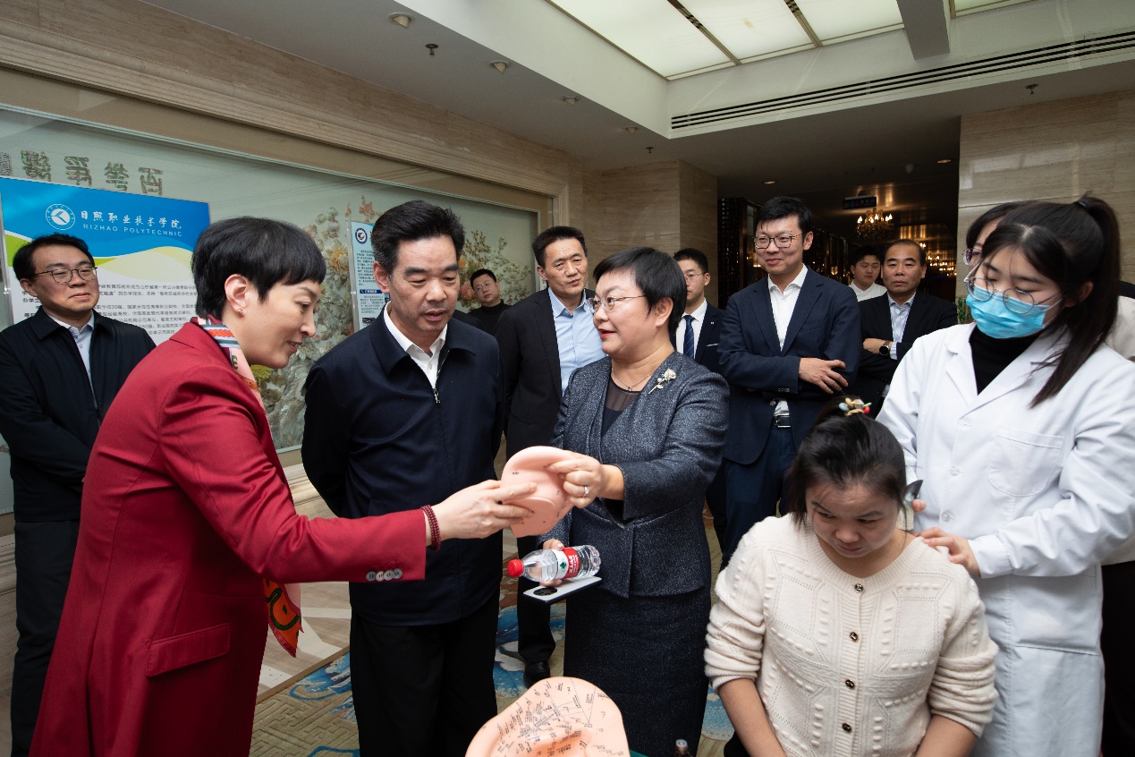 部分山東高職院?，F(xiàn)場展示教學(xué)成果。山東省政府駐北京辦事處供圖