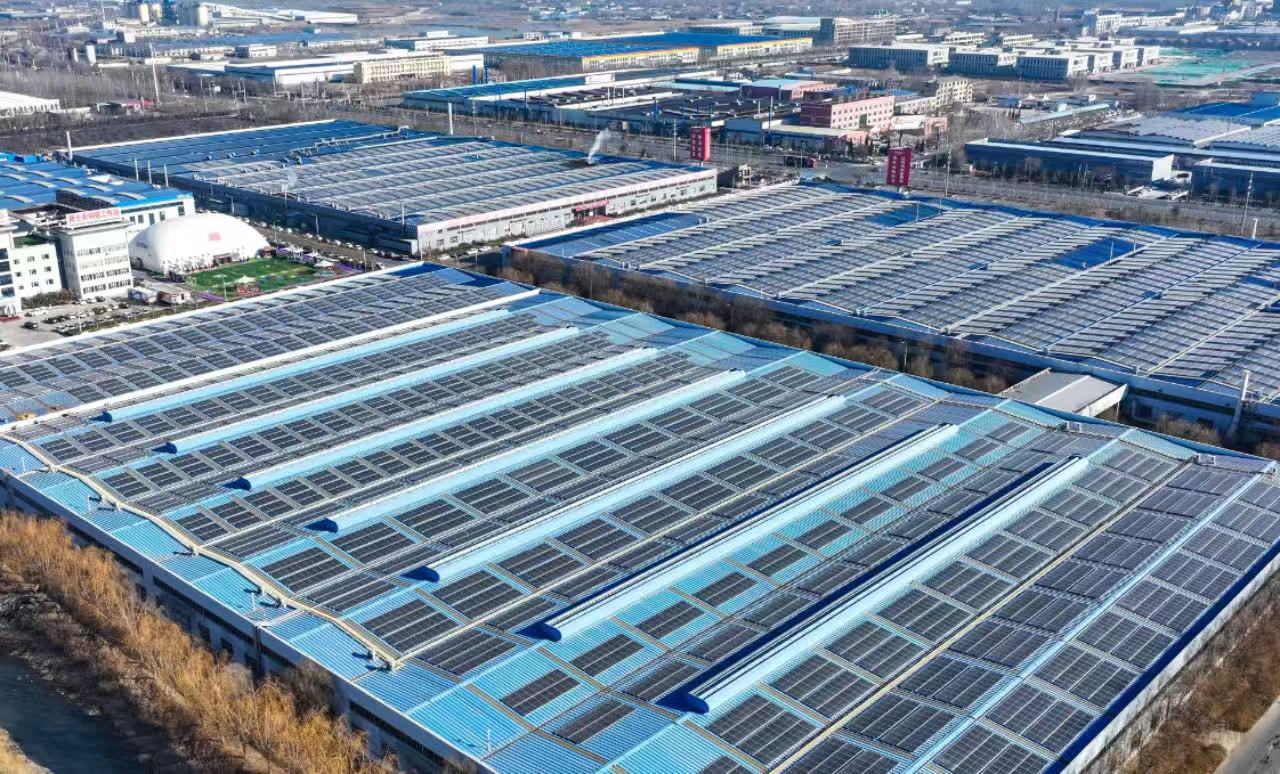 山東樂陵：工廠屋頂變身光伏發(fā)電站