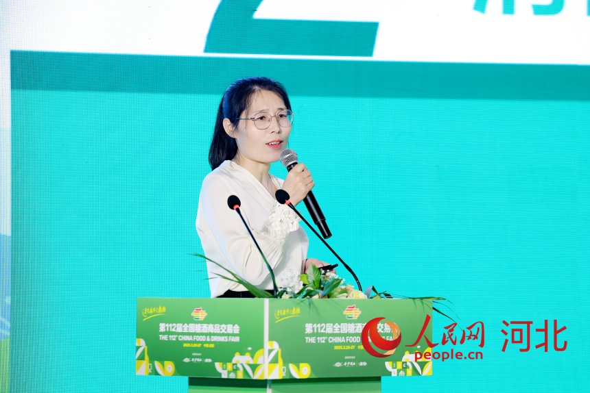 承德清青錦瑞漁業(yè)有限公司副總經(jīng)理李紅偉作分享。人民網(wǎng)記者 周博攝
