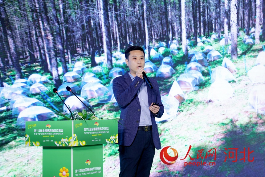 松源農(nóng)業(yè)開(kāi)發(fā)有限責(zé)任公司總經(jīng)理劉卓異作分享。人民網(wǎng)記者 周博攝