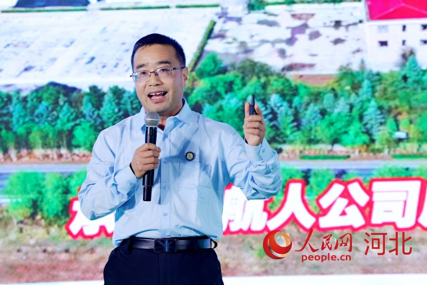 承德宇航人高山植物應(yīng)用技術(shù)有限責(zé)任公司總經(jīng)理姜建森作分享。人民網(wǎng)記者 周博攝