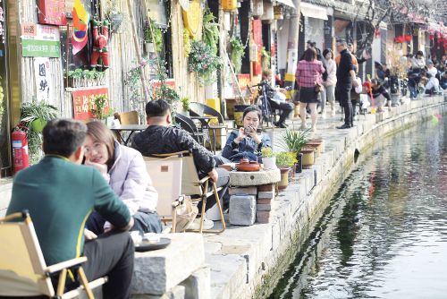 濟(jì)南古城游 春日有活力