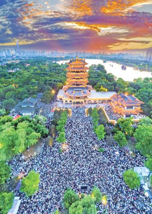 視覺(jué)：半城湖色一樓璀璨