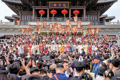 視覺(jué)：半城湖色一樓璀璨