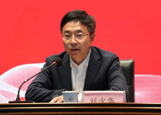 山東省文化和旅游廳副廳長劉少華講話。